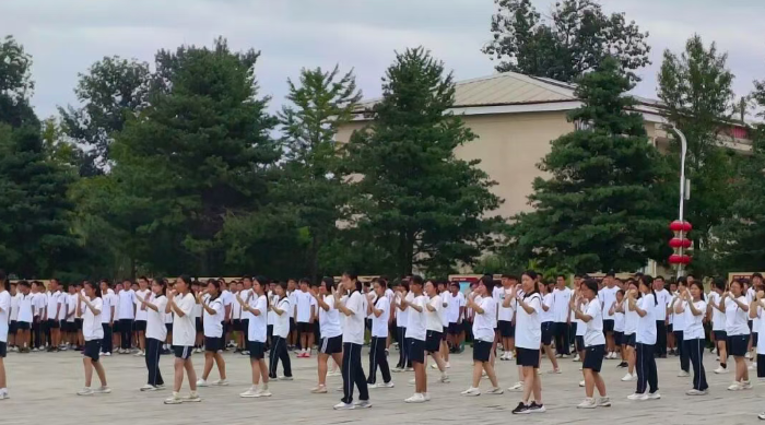 灼灼烈日铸军魂 沥沥汗水炼铁身——北京十二中2025级高一新生军训纪实（三）