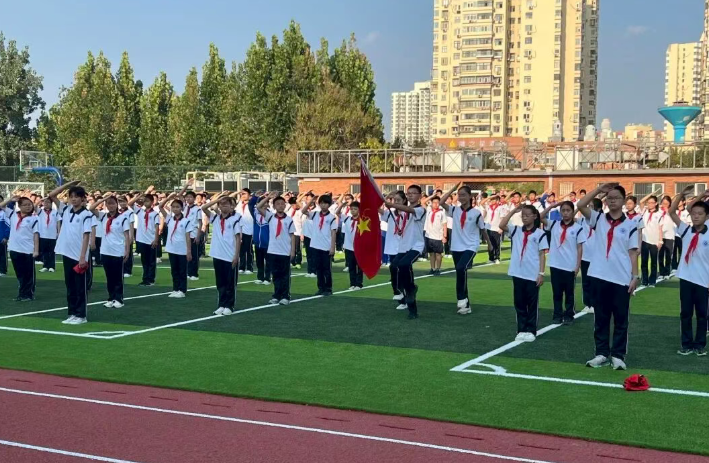 强国复兴有我  争当新时代好少年 ——北京十二中科丰校区初一年级举行建队仪式