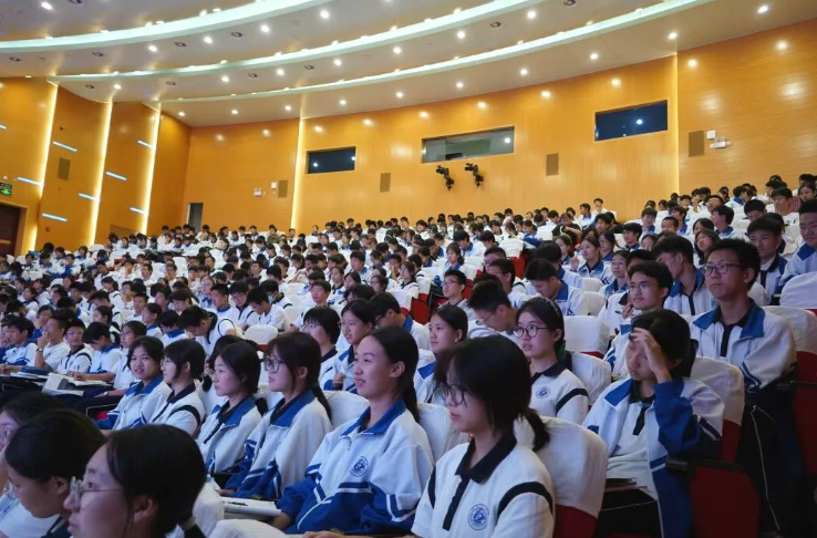 崇法明德 未来可期——记北京十二中平安校园法治教育第一课